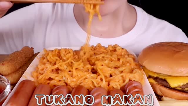 MUKBANG ROSE FIRE NOODLES, CHEESEBURGER, CHEESE STICK - ASMR