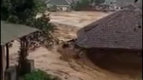 Banjir Bandang Hancur Rumah Warga