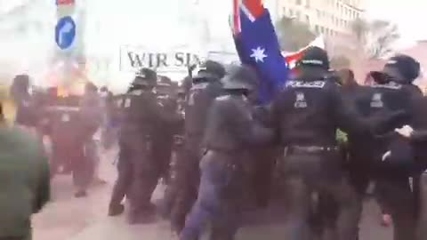 Austria: vaccine mandate protesters break police line Dec. 4, 2021