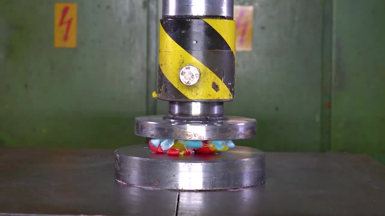 Best objects in the hydraulic press! Satisfying!