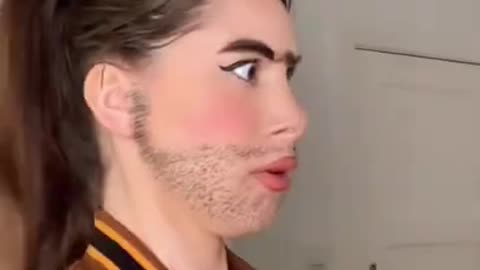 This is what you can do when a creepy man won’t stop staring at you😳😂