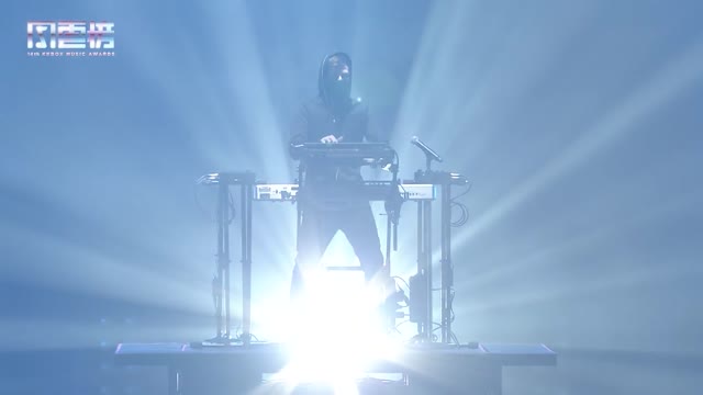 ALAN WALKER - Faded/ Different World ft. Julia Wu (The 14th KKBOX Music Awards)