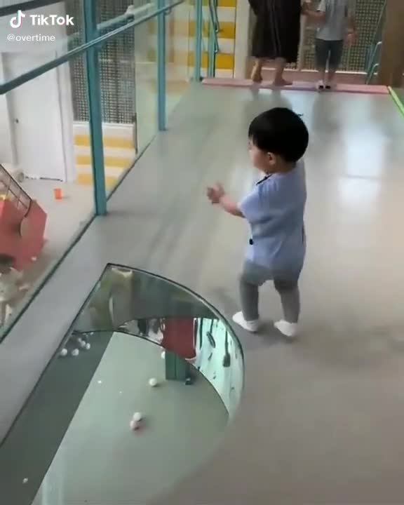 little kid scared from mirror the hip