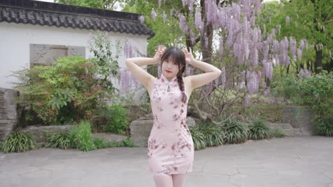 1. Is it the pink cheongsam you love? Flowers and moons in pairs