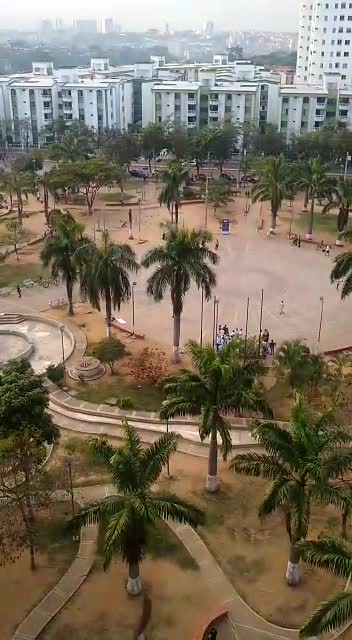 En el parque de Las Cigarras, un vigilante ciudadano denuncia exceso de volumen a las 5:30 am.