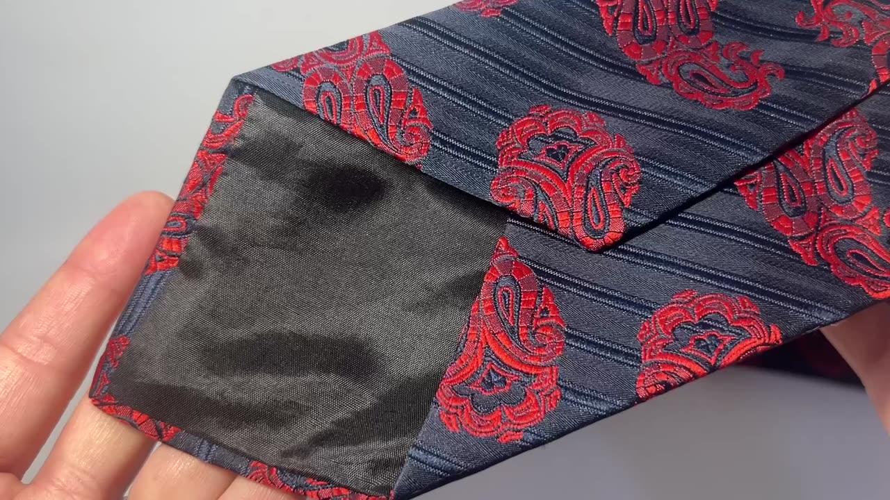 Vintage Lucien Piccard All Polyester Paisley Navy Blue/Red Tie 54" x 4"