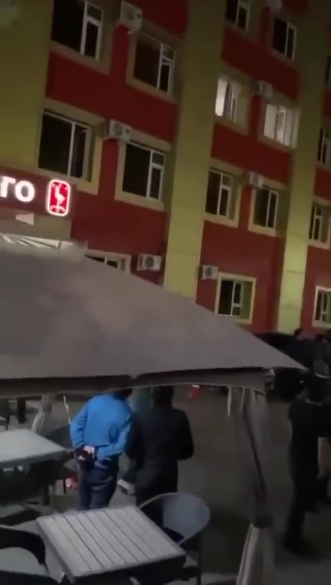 Auf russischem Flughafen: Muslimischer Lynch-Mob macht Jagd auf Juden!