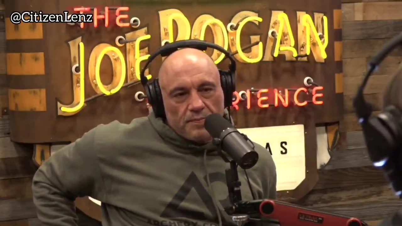 Dr Phil and Rogan talk CCP buying farm land.