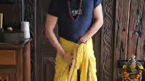 Dhoti pehne katarika