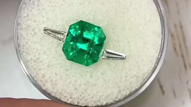 How many carats is normal or regular for a emerald ring?
