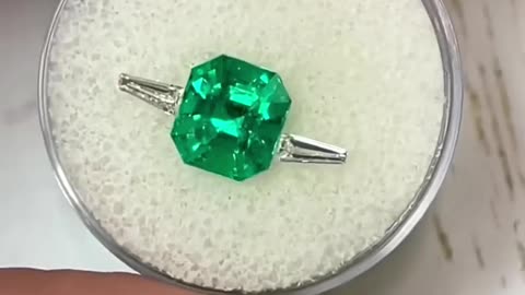How many carats is normal or regular for a emerald ring?