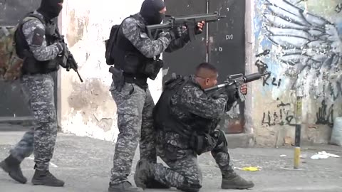 Insane shooting in Rio de Janeiro Bope fighting