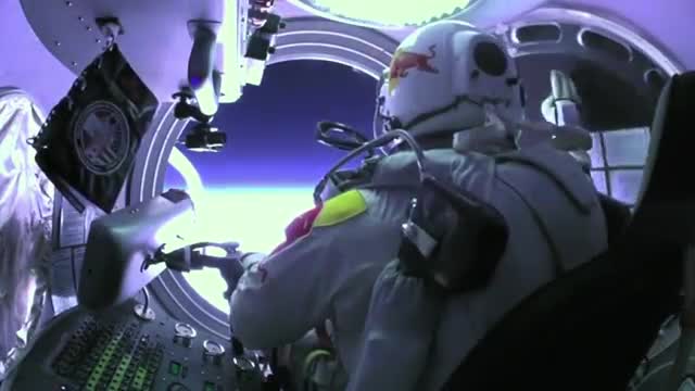 Felix Baumgartner's sonic boom captured from the ground