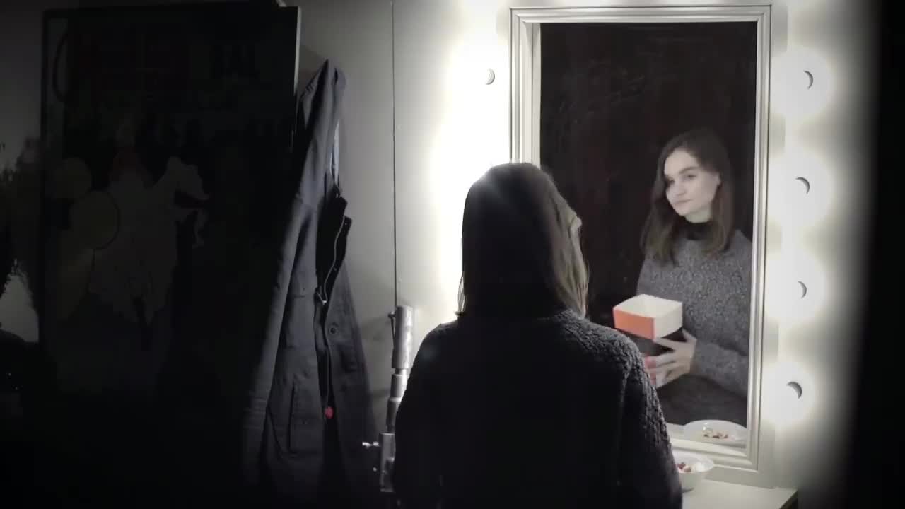 THE CONJURING 2 - SCARIEST TWO-WAY MIRROR PRANK EVER