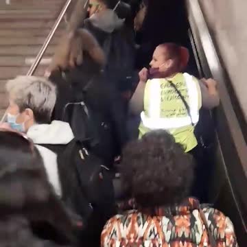 ΥΓΕΙΟΝΟΜΙΚΟΙ ΣΤΟ ΜΕΤΡΟ-ΚΑΤΩ Η ΧΟΥΝΤΑ ΤΟΥ ΜΗΤΣΟΤΑΚΗ.