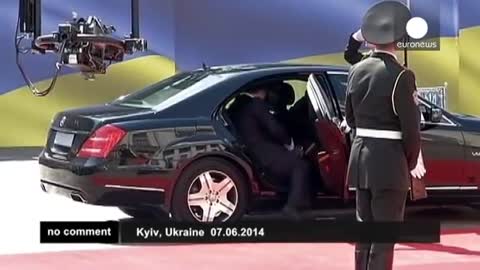 Soldier falls at poroshenko ceremony