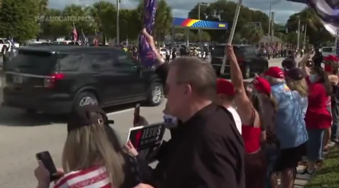 Crowds for Trump's arrival in Florida after leaving D.C.