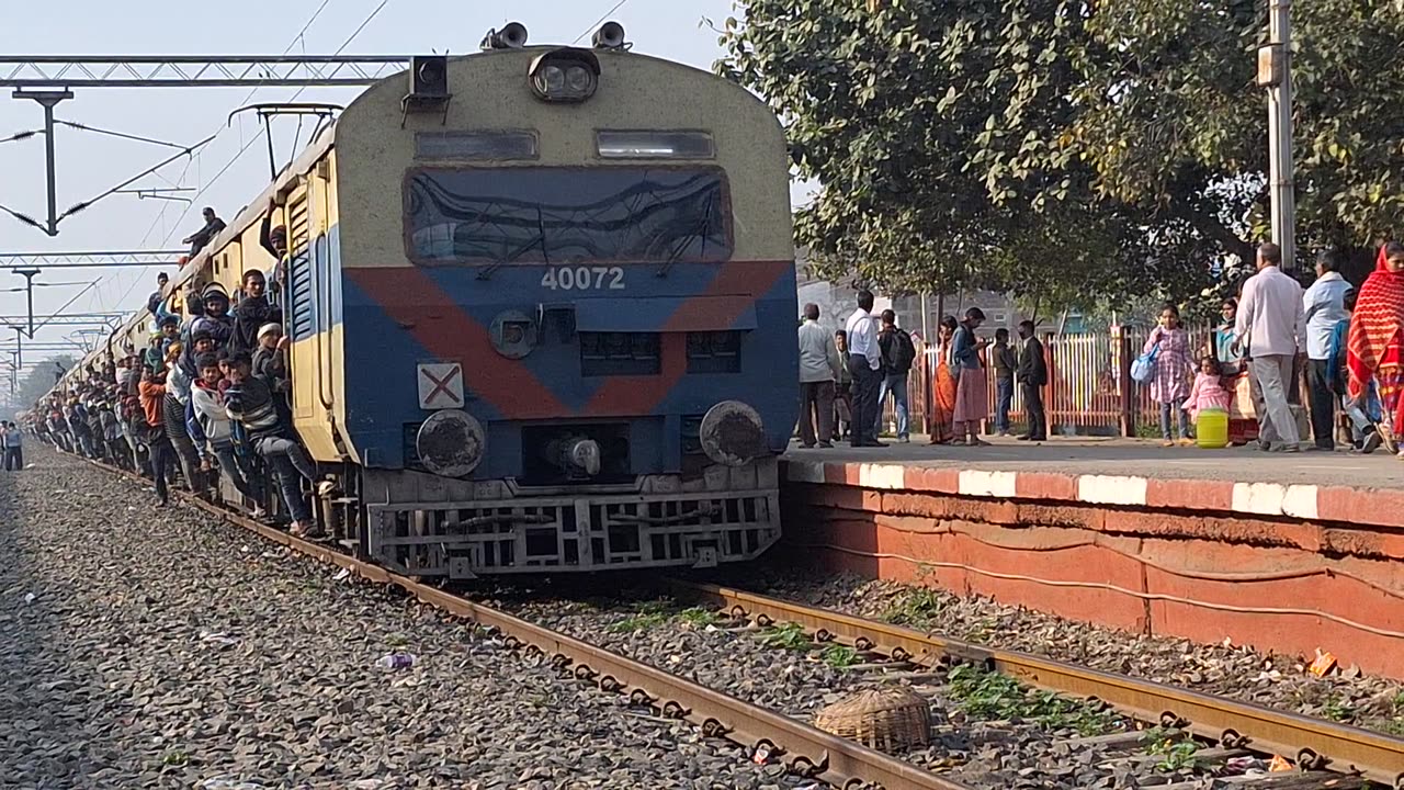 Very crowed train of India