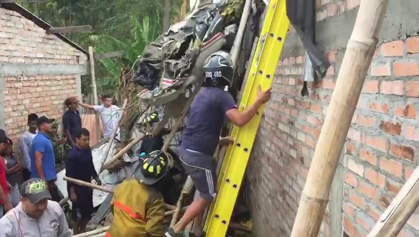 Una avioneta se precipitó sobre varias viviendas en Popayán