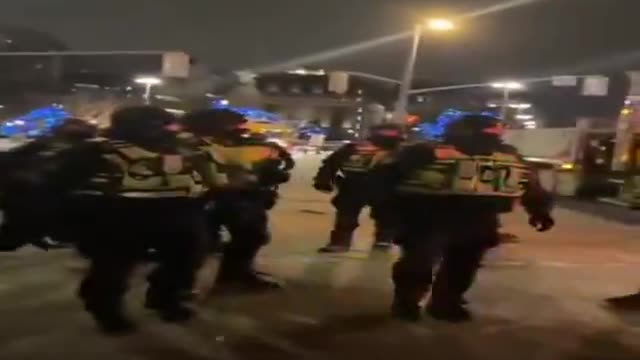 POLICE RAID OTTAWA: THE PEOPLE PUSH THEM BACK! #CHRISSKYARMY