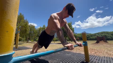 How to do push ups … calisthenics style. Beginner *