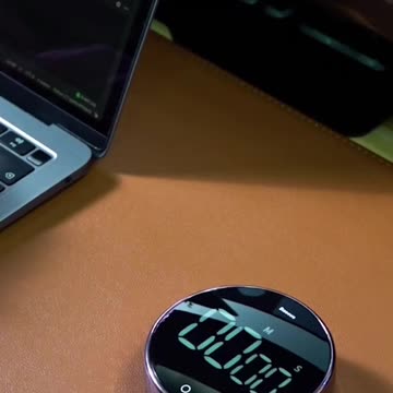 Ladder Desks: A Vertical Solution for Minimalists