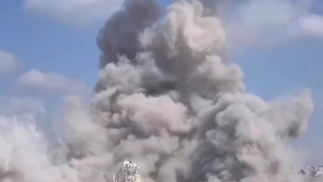 Israeli warplanes strike al-Feras Market in Gaza City