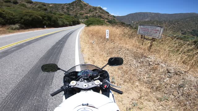 Motorcycle Rider Narrowly Avoids Stopped Traffic