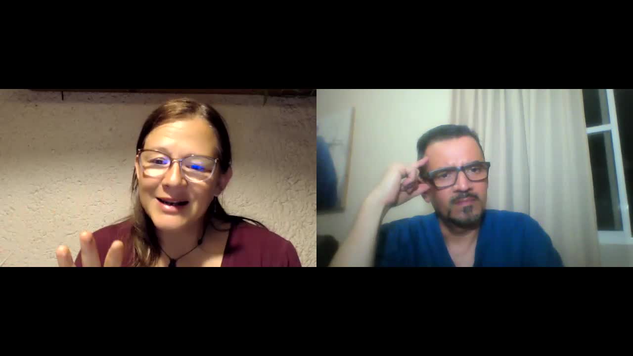 Dr Fredy Portillo dialogando con la Dra Karina Acevedo
