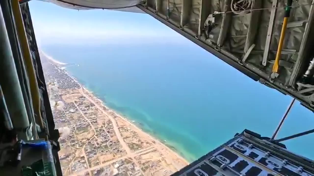 Palestina | La Fuerza Aérea francesa lanzó 6 toneladas de ayuda humanitaria