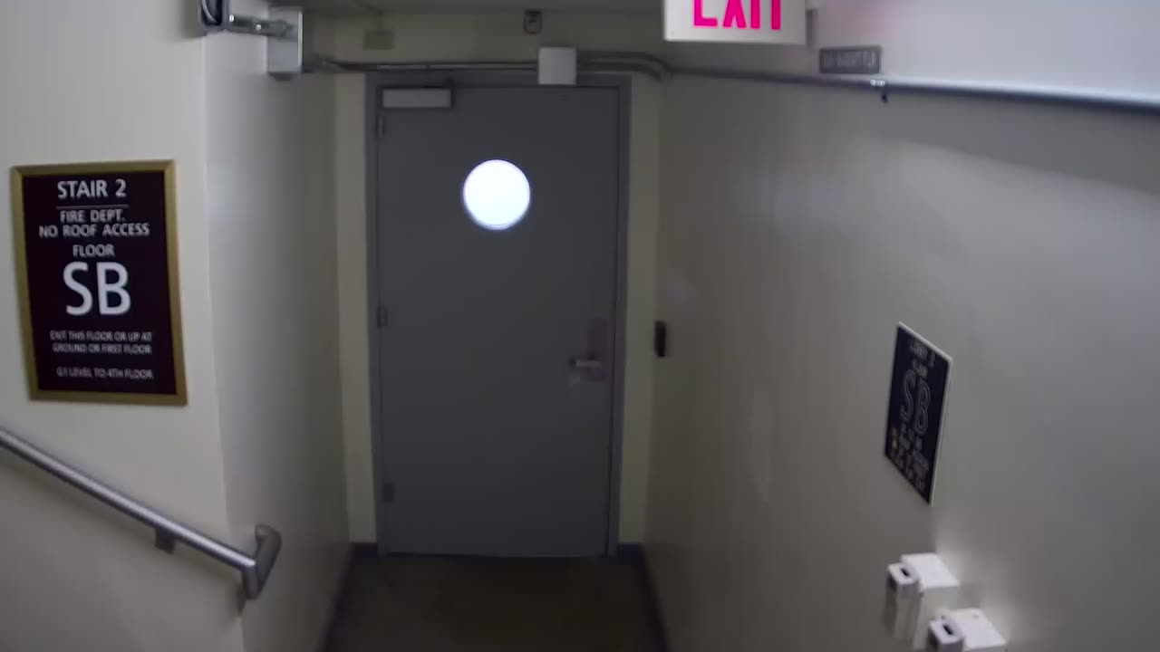 6160RHOBSBRSBST2StairwaySide_2021-01-06_16h20min00s700ms.mp4