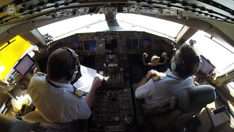TOP PILOTS! B777-300 ULTIMATE Cockpit Movie Air Austral from La Reunion to Paris [AirClips]