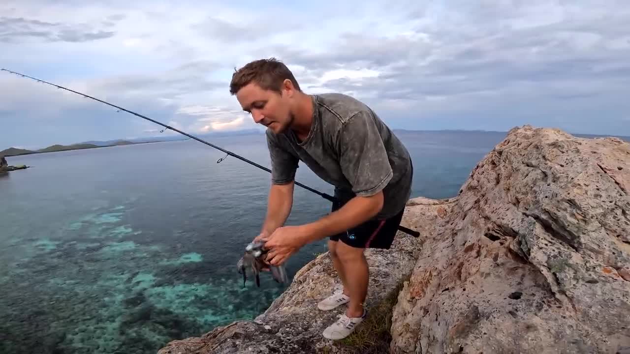 catch and cook with hand spear on remote island