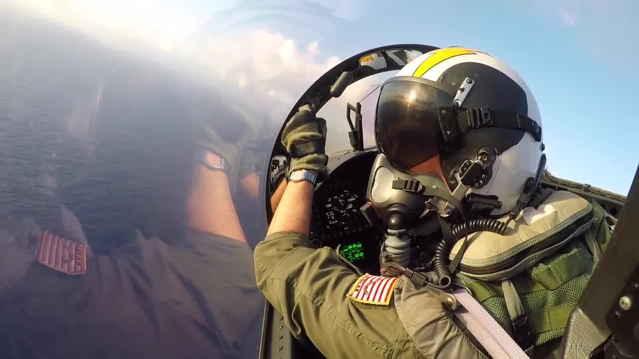 😏 Pinky Recovery-EA-18G Growler Cockpit View - Low Holding to the Spin Pattern to the Overhead-7