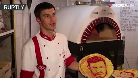 Pogledajte kako kuhar iz Sankt Peterburga radi portrete nogometaša na pizzi