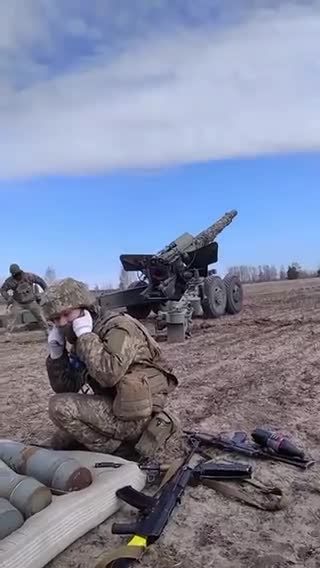 TRỌNG PHÁO 152MM 2A36 GIATSINT-B CỦA UKRAINE NÃ VÀO QUÂN NGA.