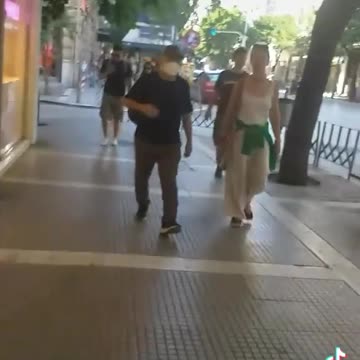 ΖΟΥΝ ΑΝΑΜΕΣΑ ΜΑΣ.