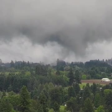 Tornado caught on camera over Damascus, Oregon
