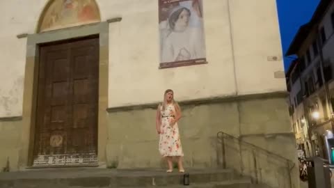 Amazing! Opera Singer on the street in Florence