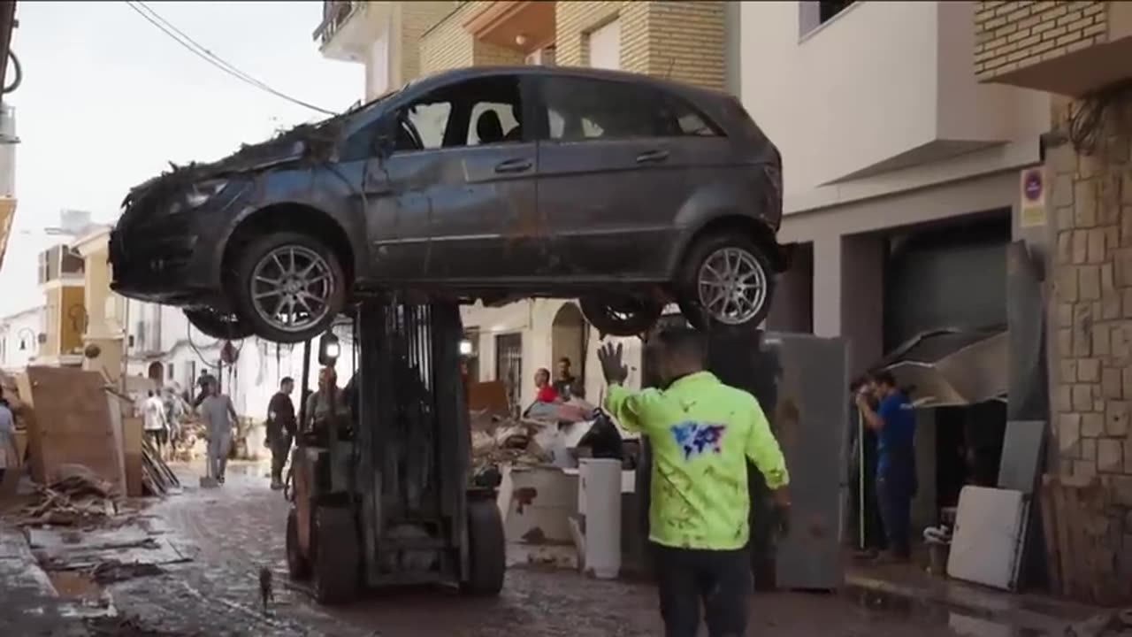 Spain floods_ Residents angry over lack of response from military and medical services