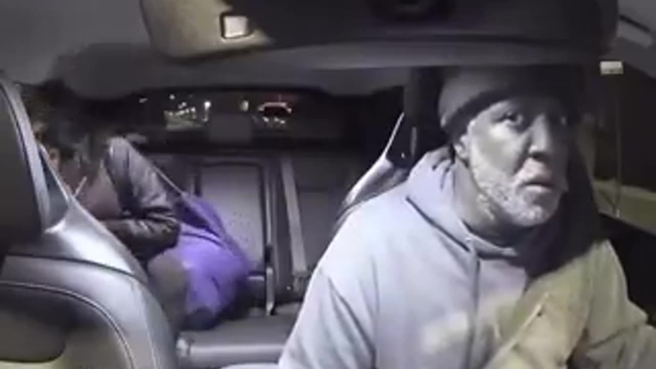 Uber driver shot at after picking up a woman 😱