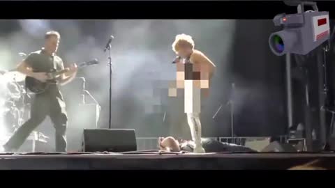 Sophia Urista urinating on fan face during her performance + real videos no censored HD