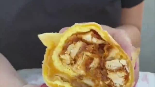 Fried Chicken Cheese Burritos, Calorie Bomb! Whoever eats it is delicious!