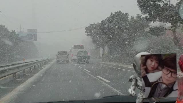 It's snowing a lot while driving