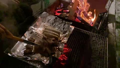 The highlight of camping is barbecue.