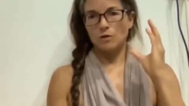 ג'סיקה רוז מדברת על הדרכון הירוק ואיך זה הולך להרוס את החיים של רוב אוכלוסיית העולם