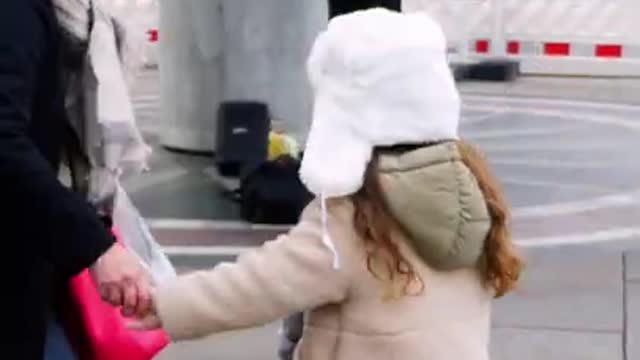 Mother And Daughter Dance To Street Performance (AMAZING)