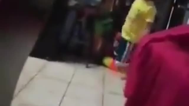 Video gracioso de niño majadero