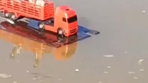 Caminhão na Balsa / truck on the ferry