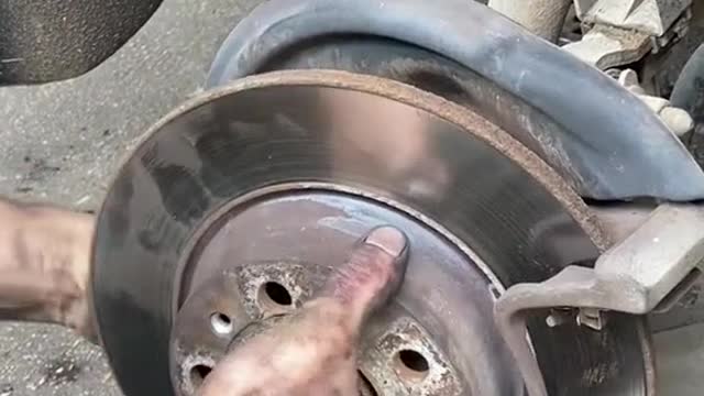 The repairman unloaded the Passat 6 bearing